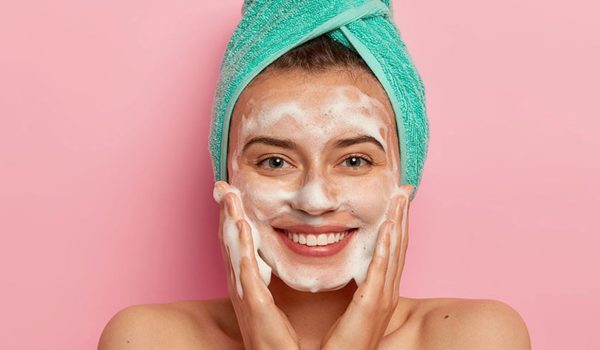 شستشوی صورت و پاکسازی پوست در اراک – بررسی ۱۲ نکته مهم
