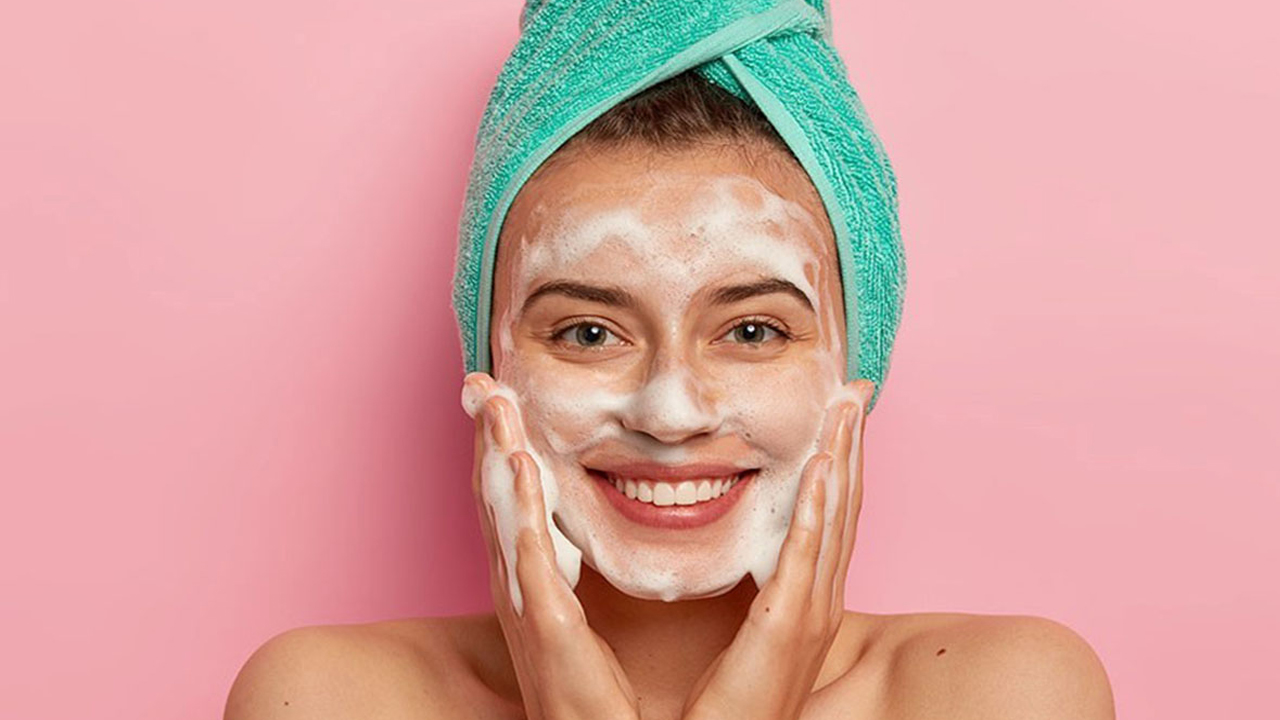 شستشوی صورت و پاکسازی پوست در اراک – بررسی ۱۲ نکته مهم